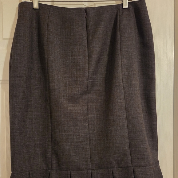 Evan-Picone Ladies Suit - Picture 4 of 7